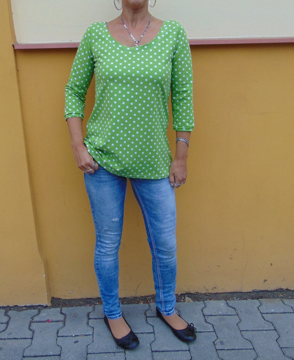 Volné tričko s 3/4 rukávem - puntíky na zelené (bavlna)