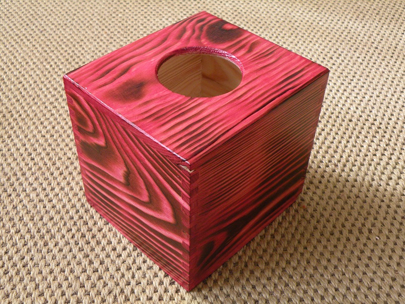 Krabička na kapesníky - Krása dřeva červená