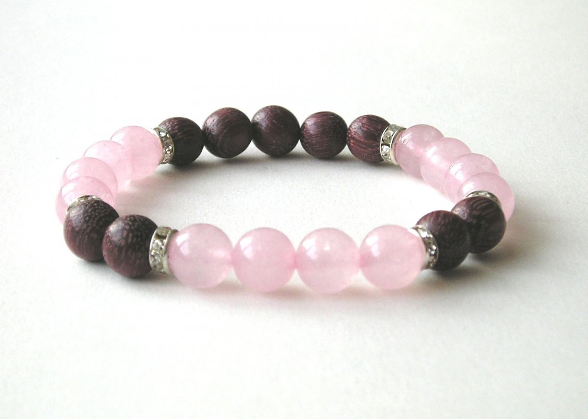 Růženín a santalové dřevo..symbol lásky a krásy