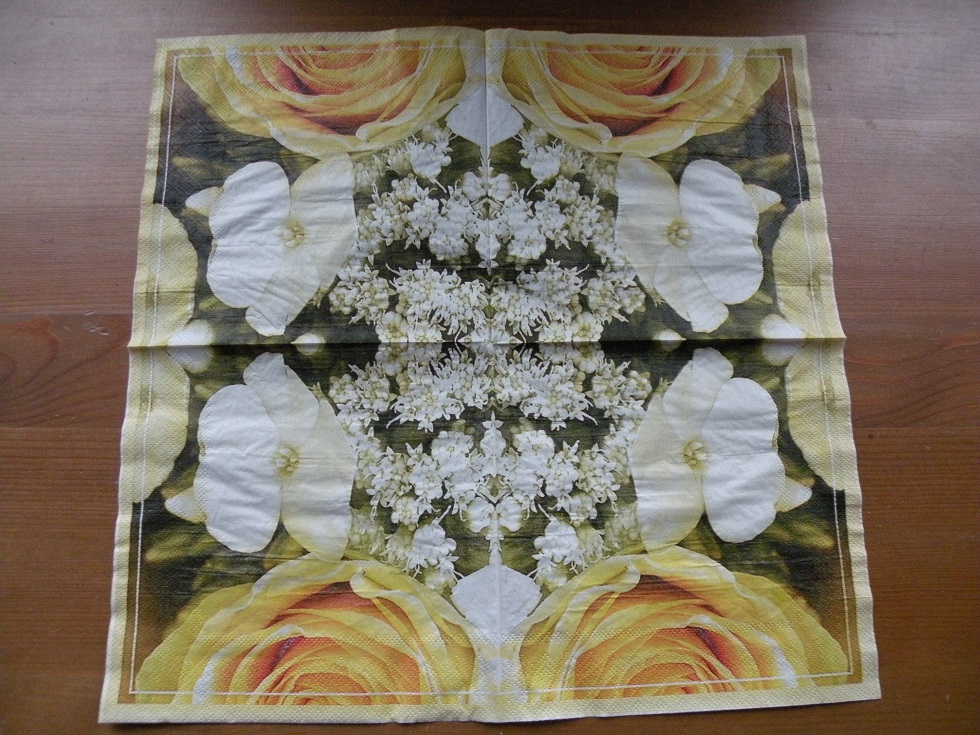 Ubrousek vzor  Vanilkové růže Cena 2 kusy