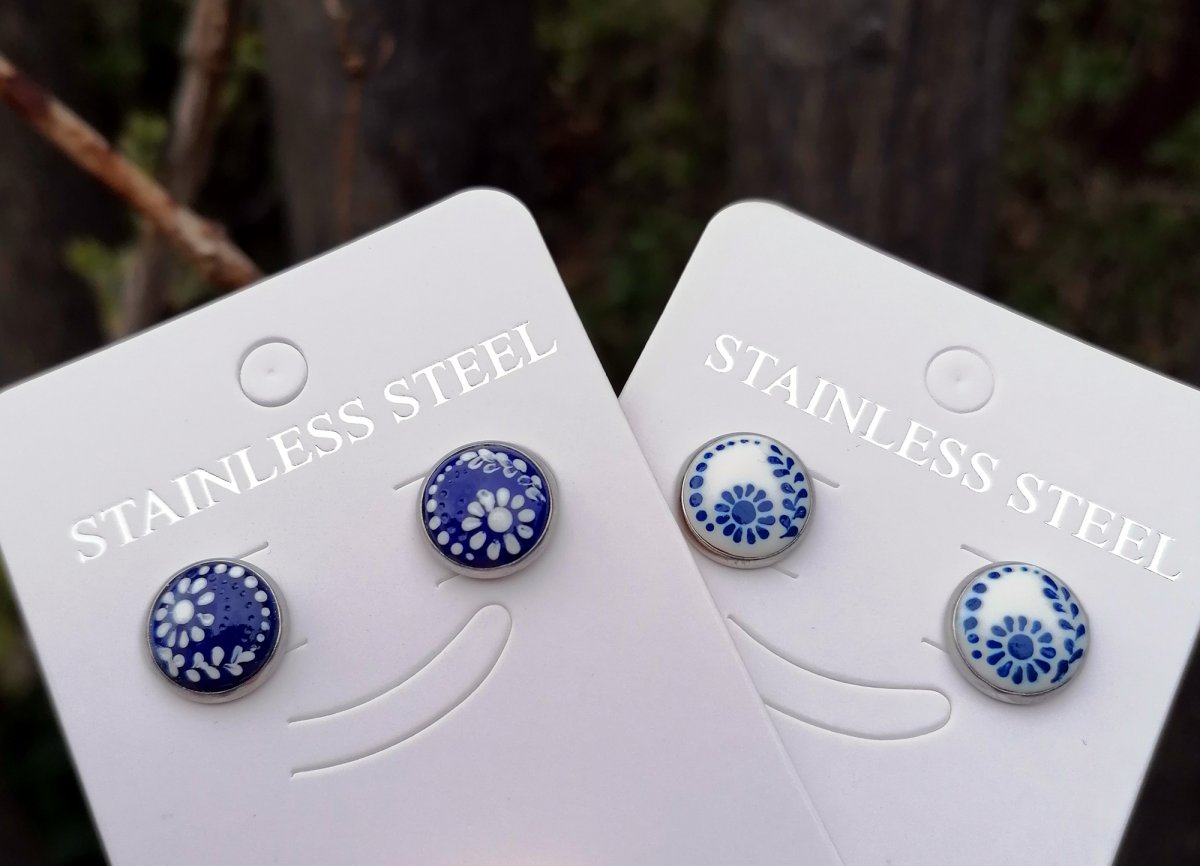 Puzetky lidový motiv modrá bílá