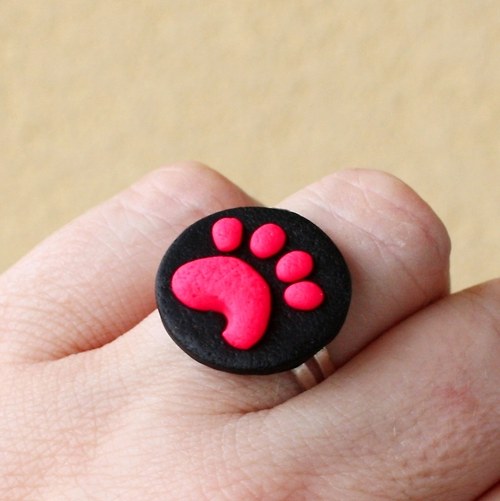 prstýnek s tlapičkou, stopou