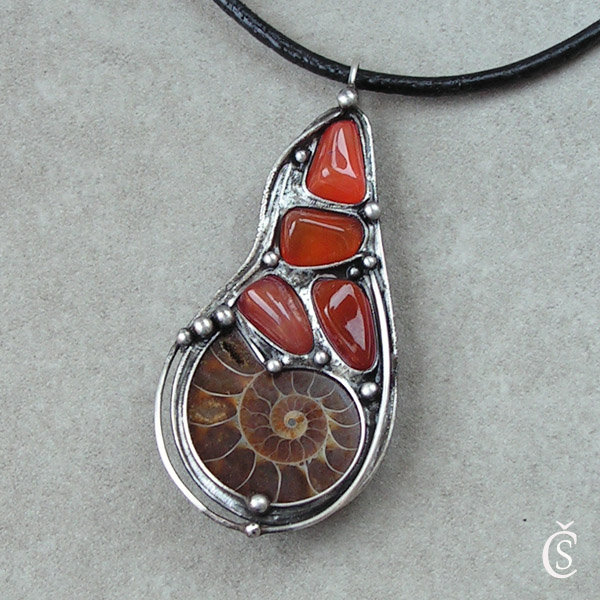 Prázdniny v čase - Amonit, Achát