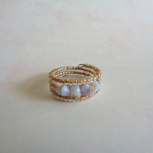 Prstýnek ,,S chalcedonem"