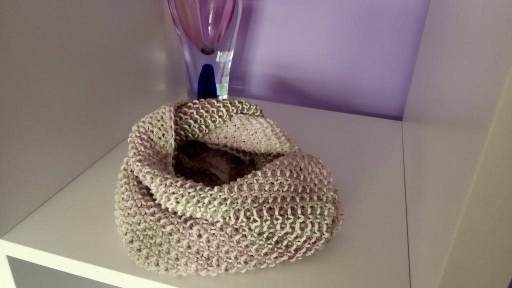 Nákrčník dětský "Latté s růžovým nádechem "