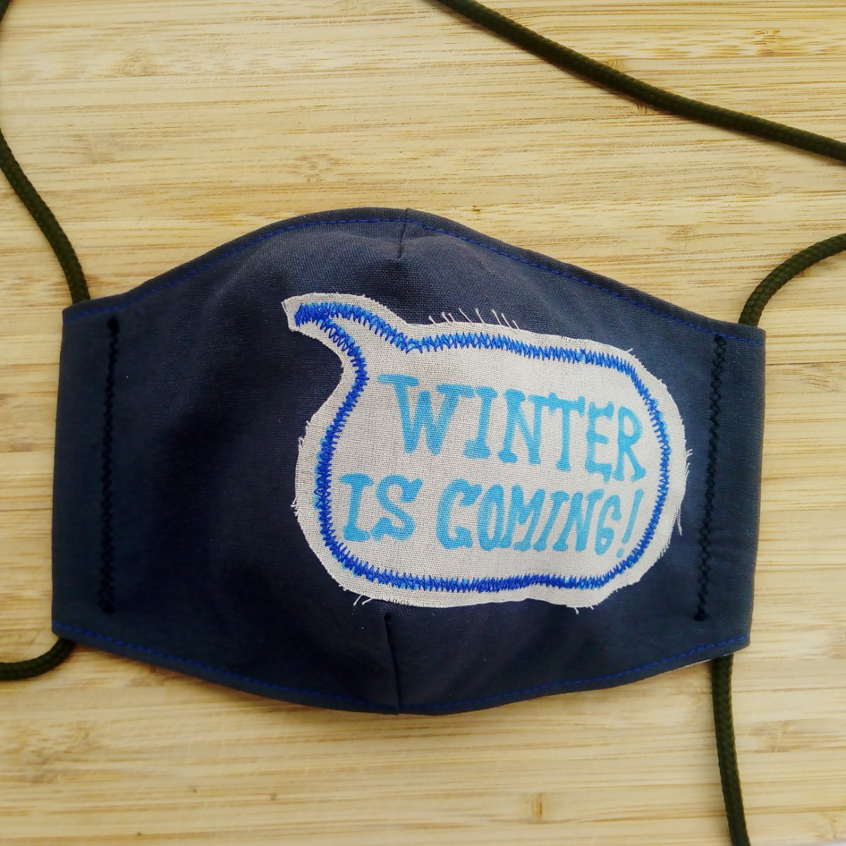 Šedá rouška s hláškou Winter is coming