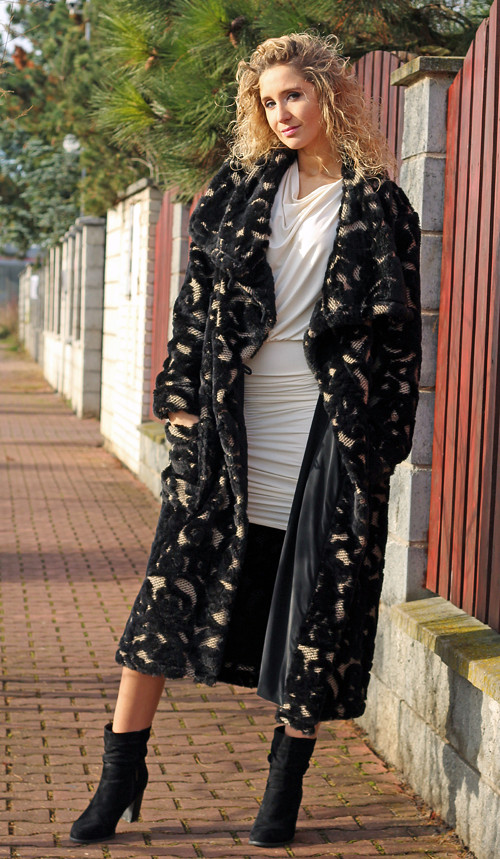 Hnědočerný dlouhý kabát 