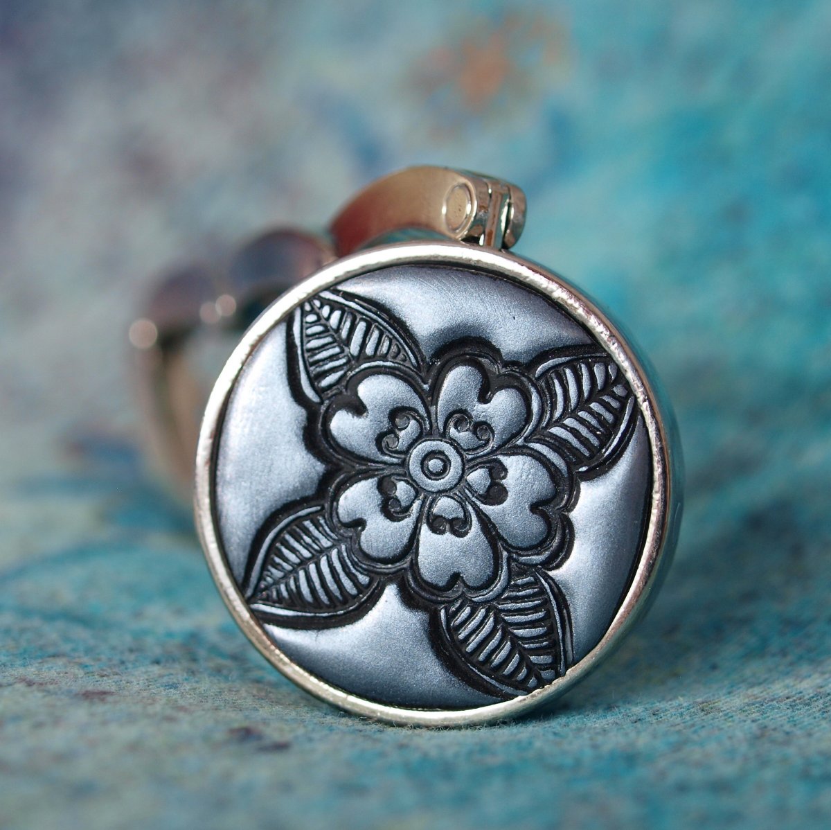 Háček na kabelku - Stříbrná kytka