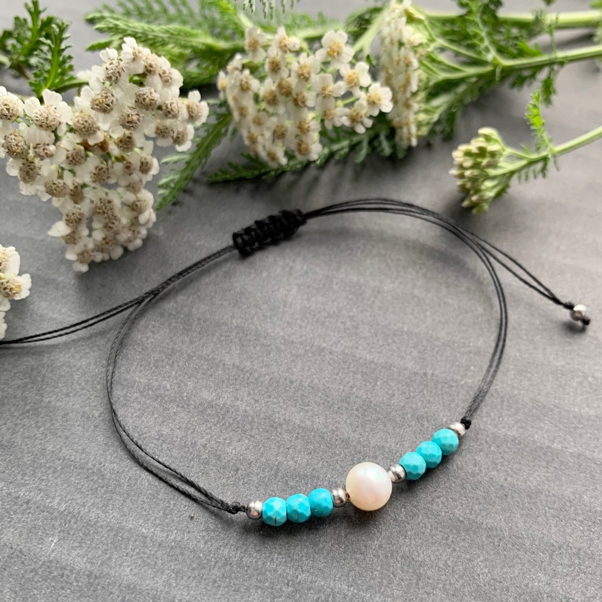 Náramek s tyrkenity a perlou 01