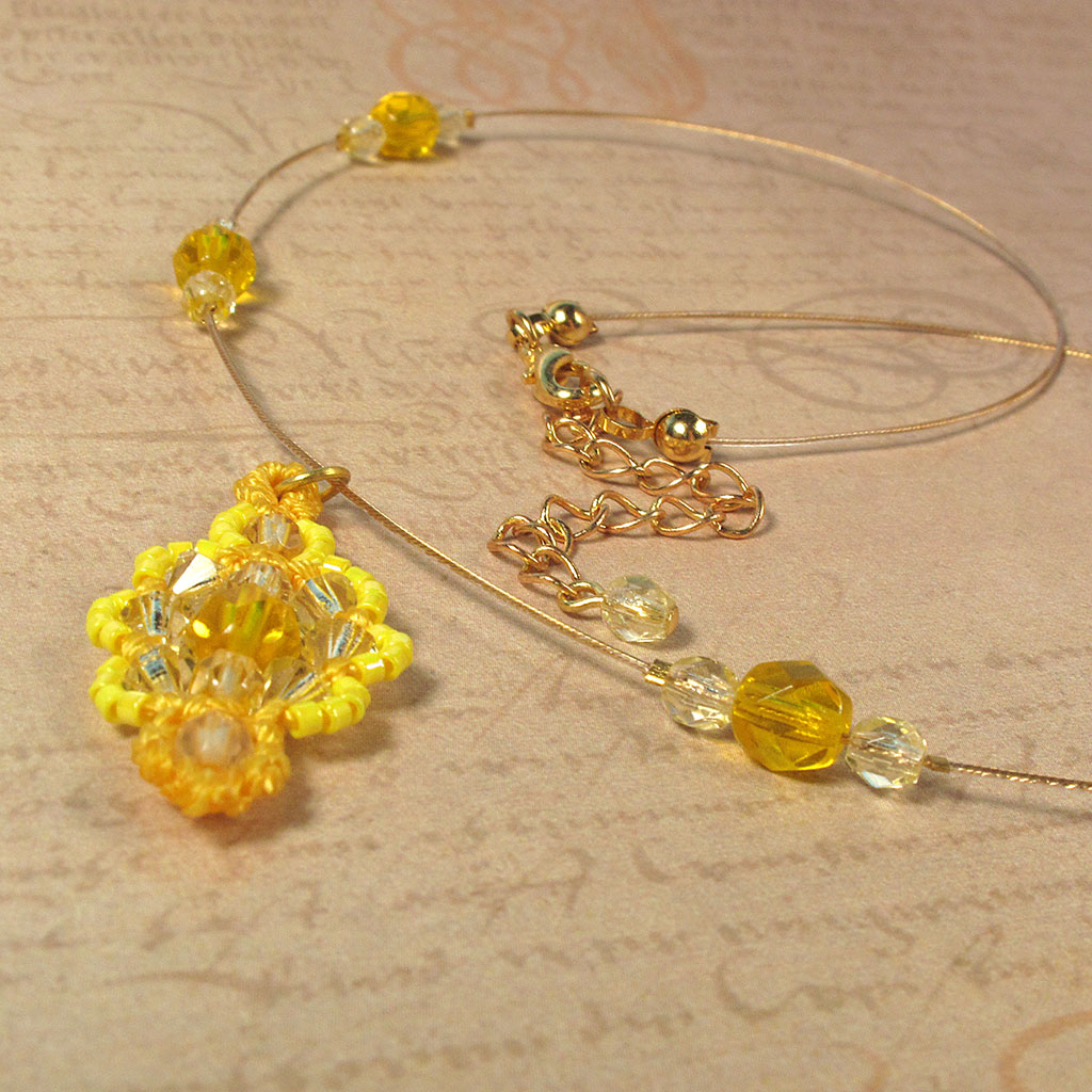 Macramé přívěsek Eliška žlutý (č.1502)