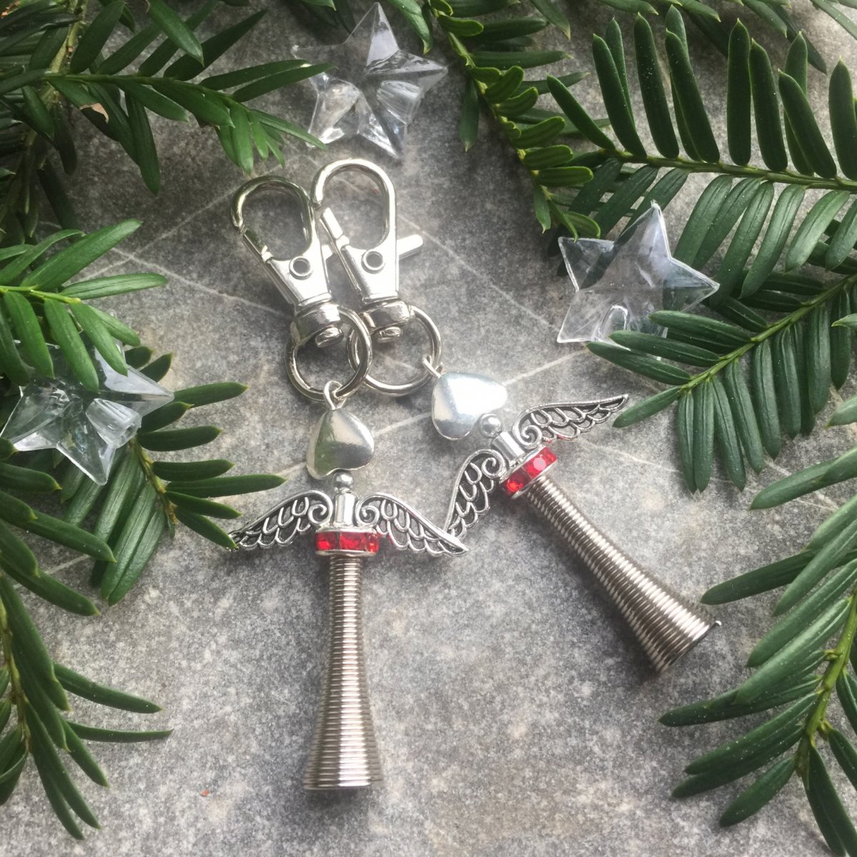 Andělka s červenou rondelkou