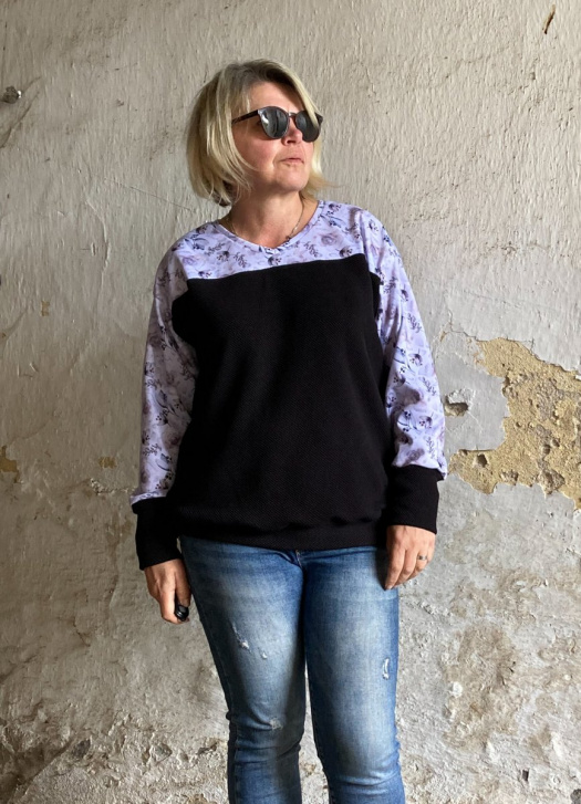 Mikina černá s květy
