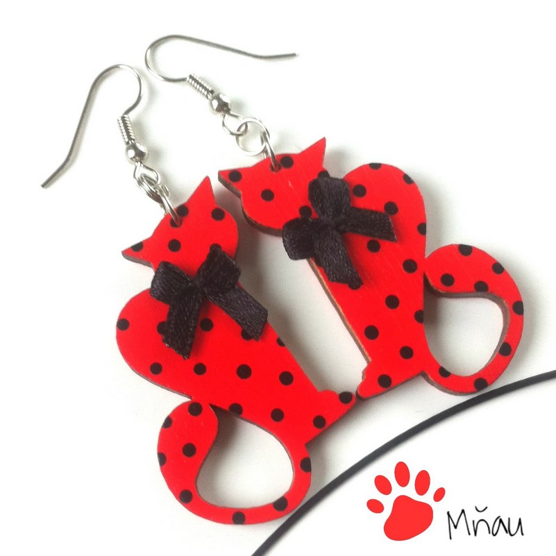 Kočičí náušnice červenočerné