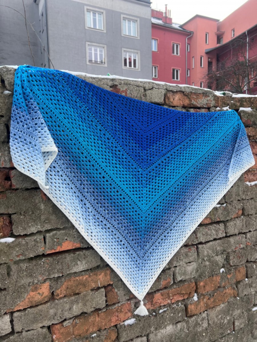 Zachumlat se modře - háčkovaný pléd