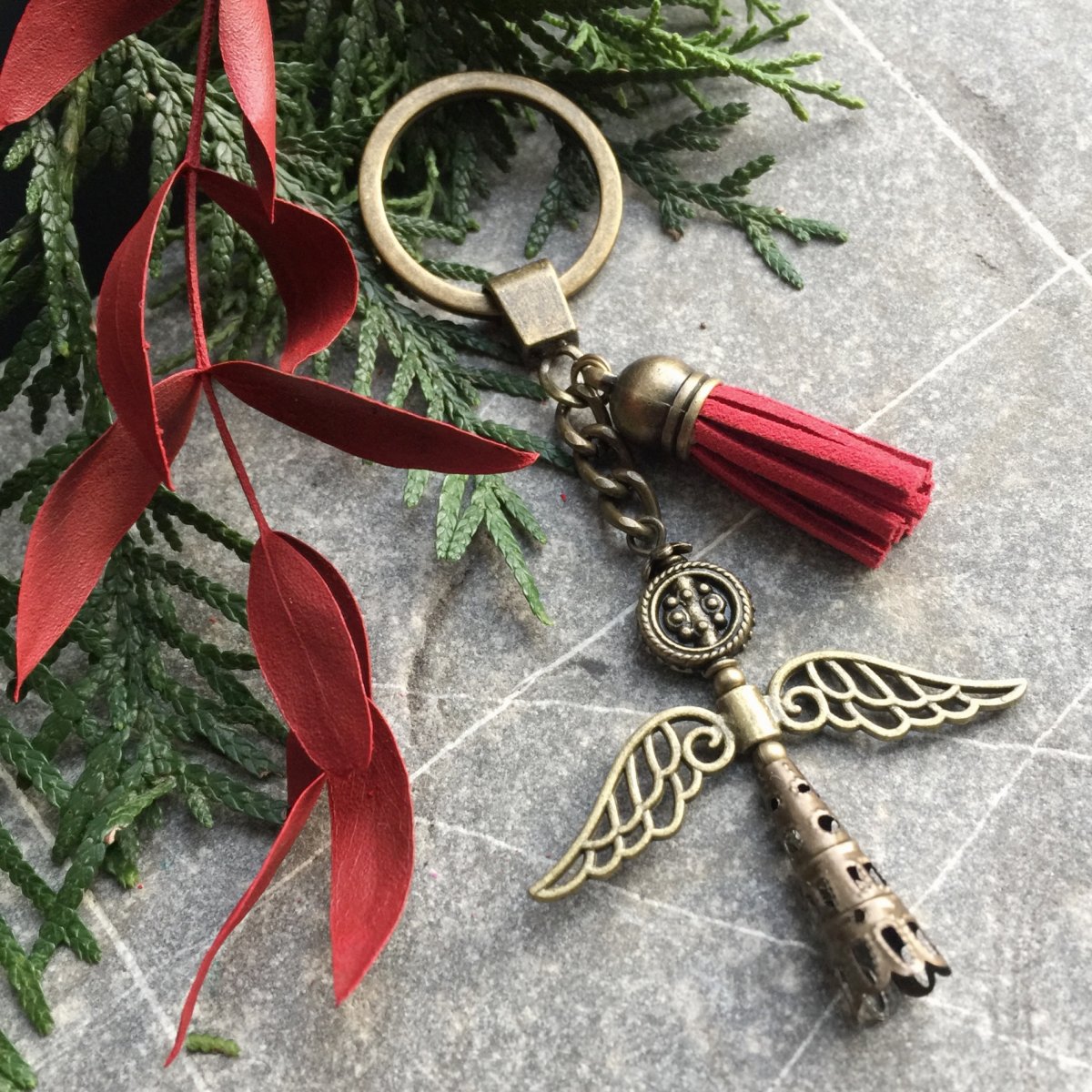 Anděl s červeným střapcem