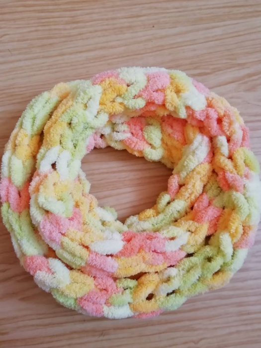 Měkký pletený nákrčník puffy - lososovo-žluto-zelená