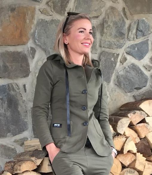 Luxusní teplákové černé sako s kapucí se saténem