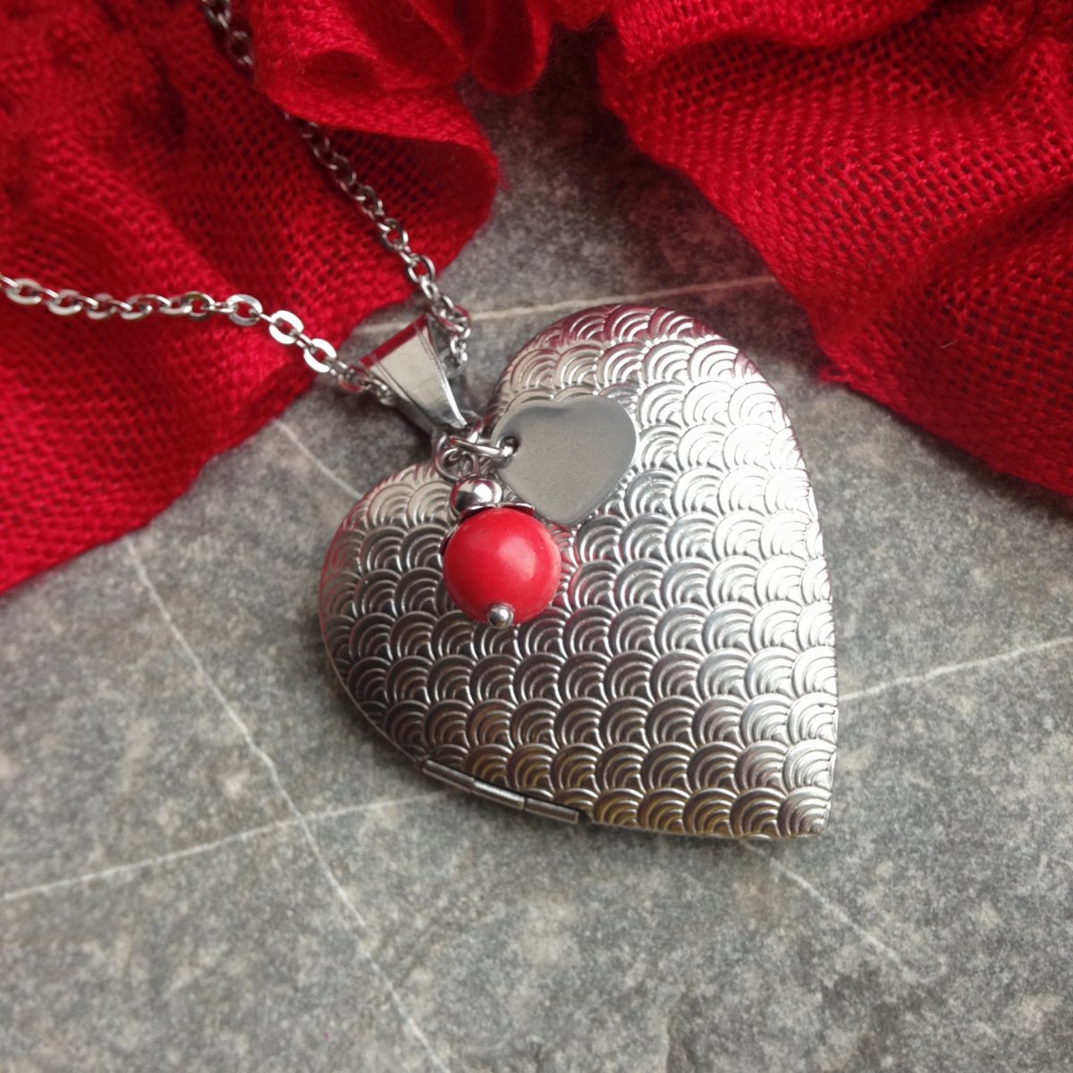 Medailonek s howlitem - S.Steel