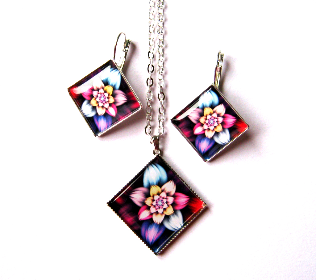 Fraktál rotace vesmírného květu