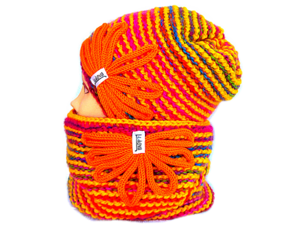 SOUPRAVA ČEPICE A NÁKRČNÍKU S APLIKACÍ