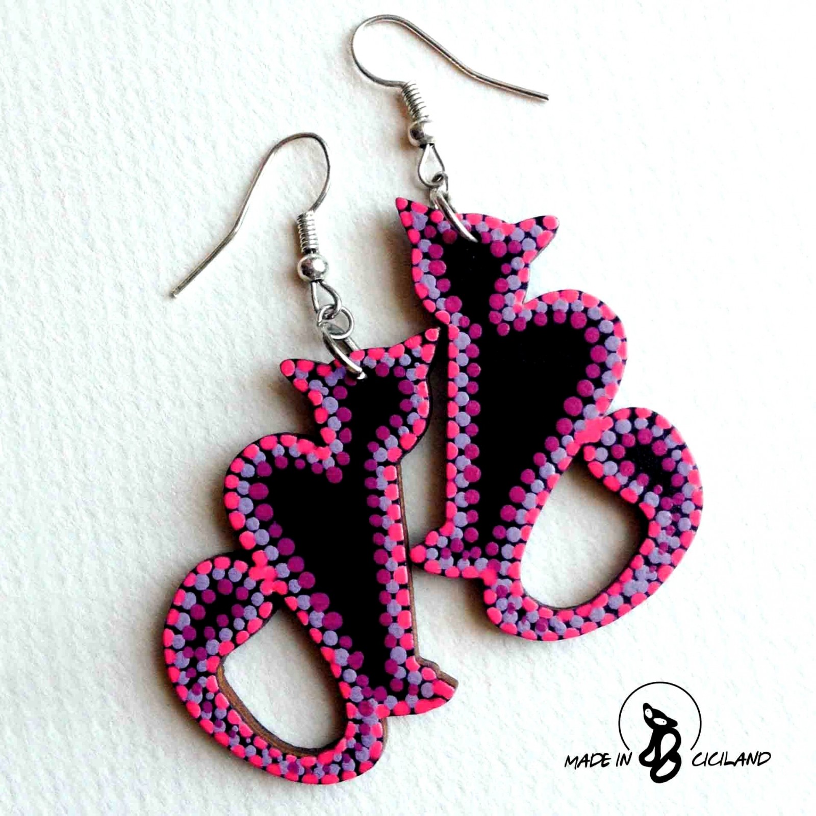 Číči v mexickým svetříku s růžovým lemováním