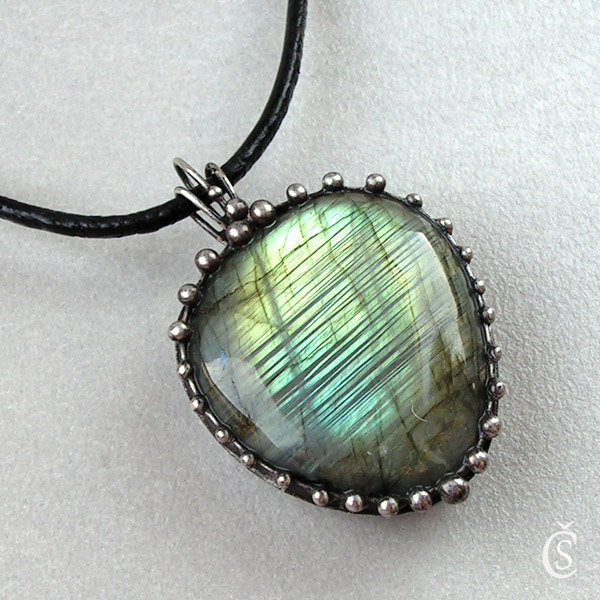 Šupinka Zlaté rybky  - Labradorit