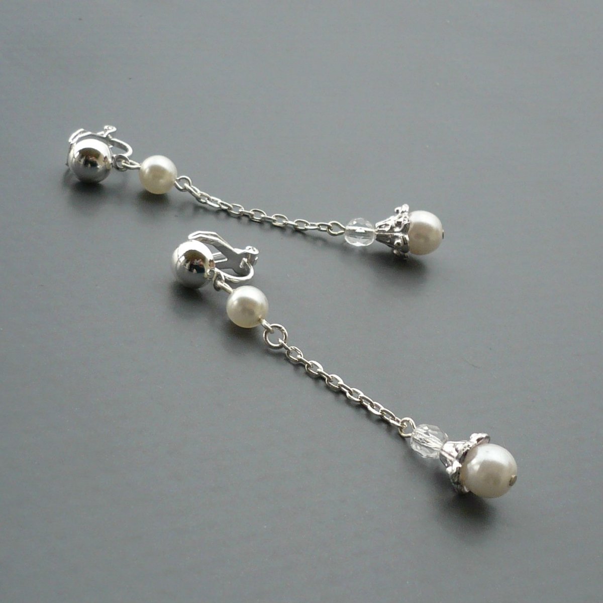 Řetízkové zvonečky HK - bíločiré klipsy