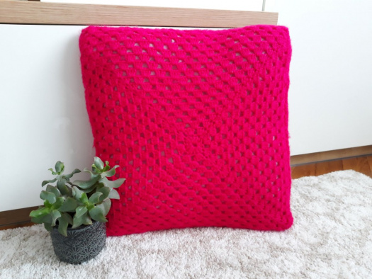 Ručně háčkovaný povlak na poštářek 40x40