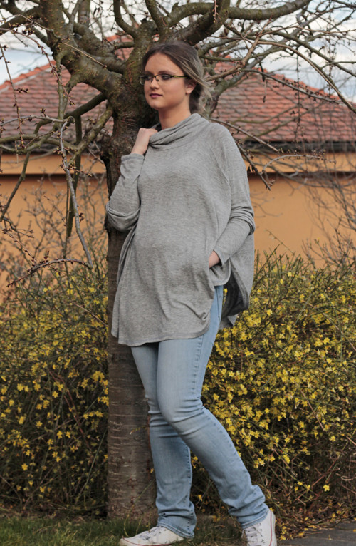 Šedé rolákové pončo