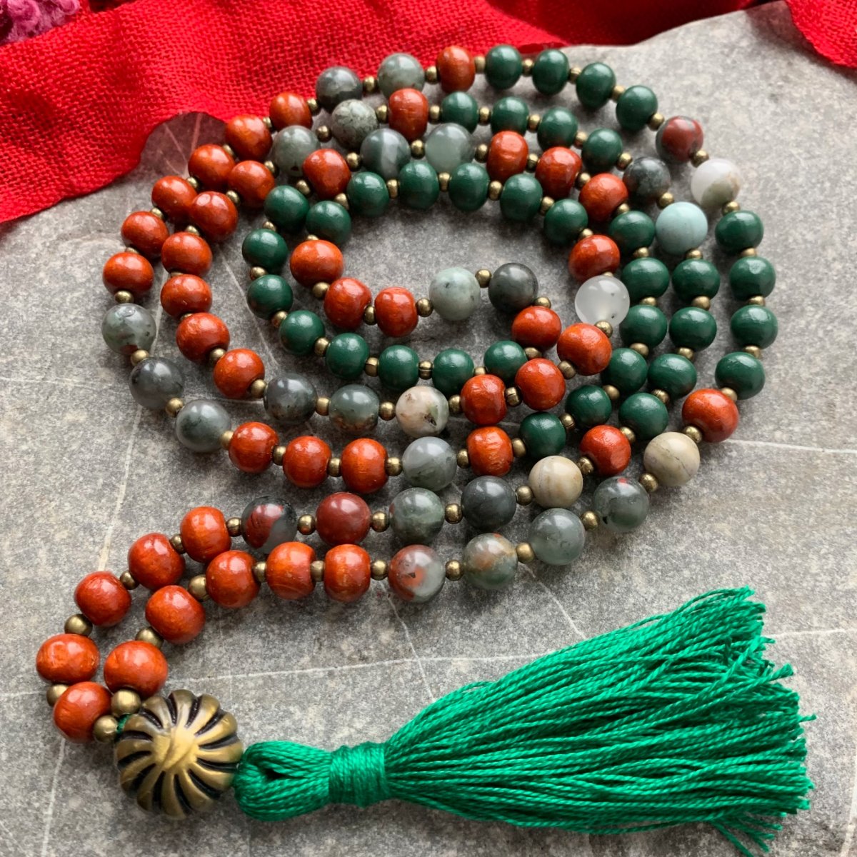 Japa mála - dřevo a unakit