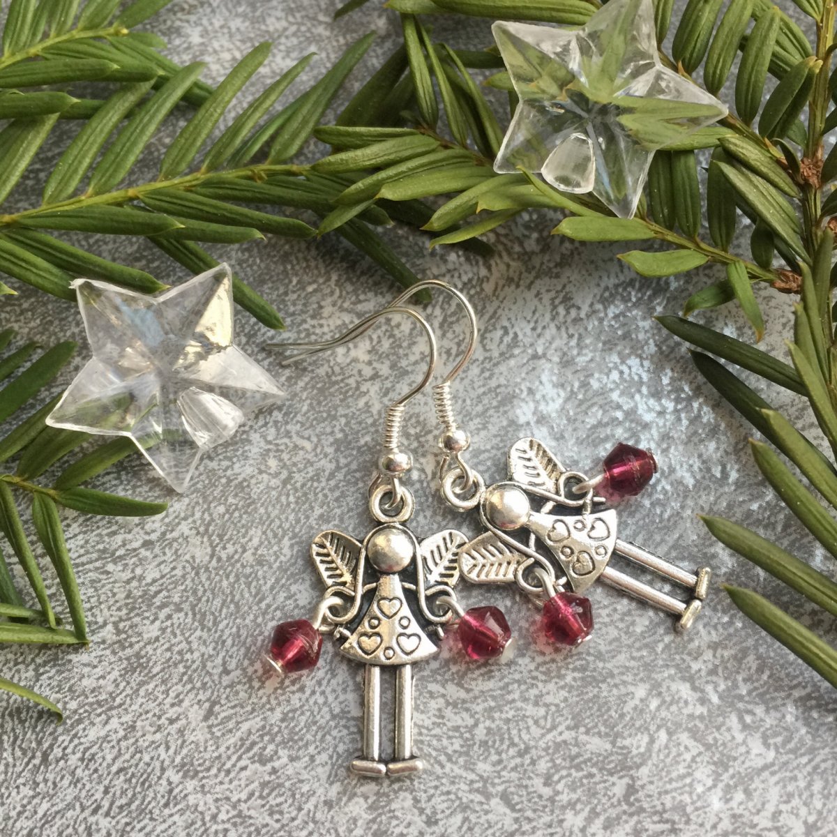 Andělka s bordo korálky - náušnice