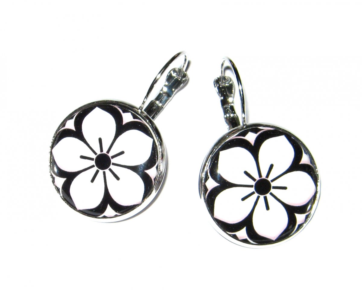 Černobílá kombinace ornamentu.