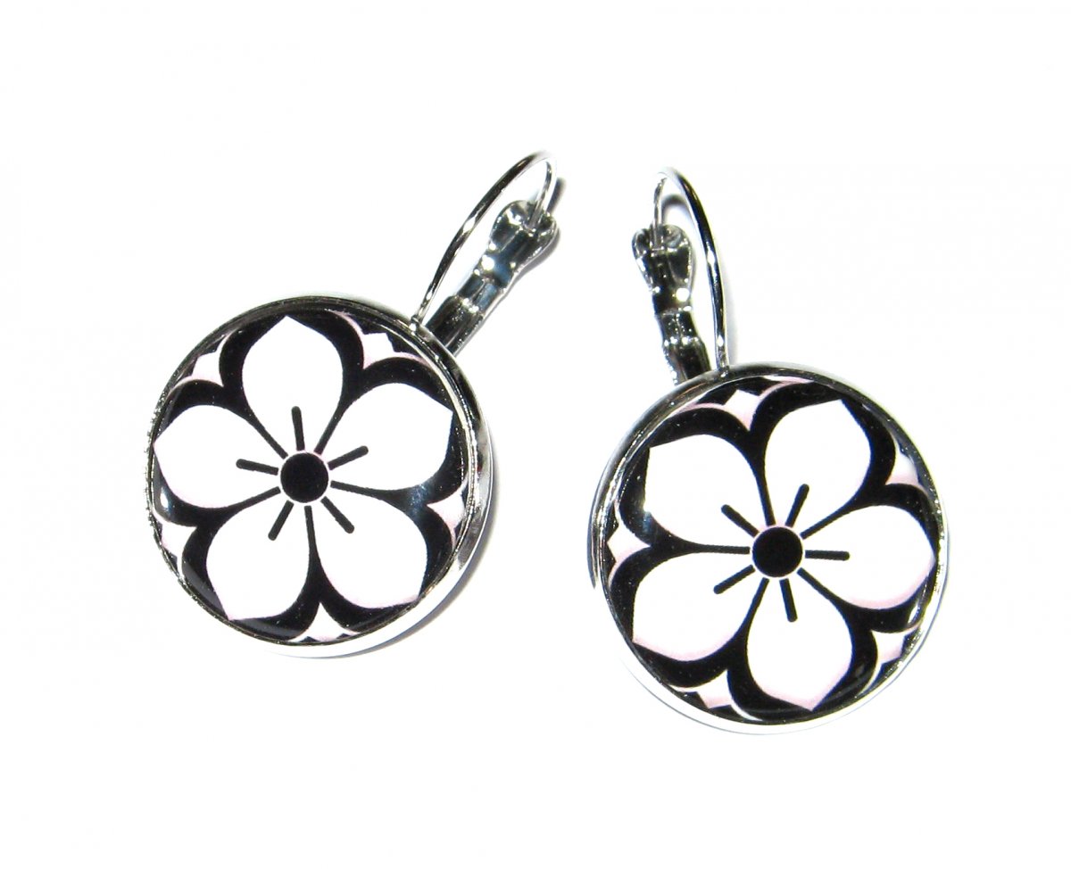 Černobílá kombinace ornamentu.