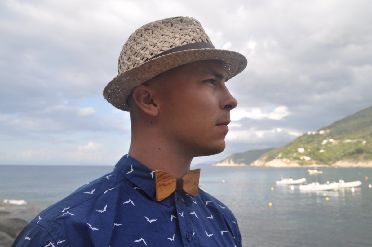 Dřevěný motýlek olivový