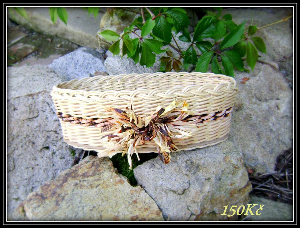 Košík s kukuřičným provázkem