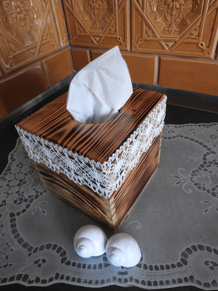 Originální krabička na kapesníky s krajkou