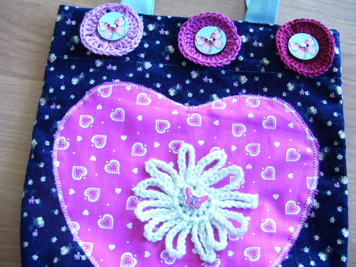 MOTÝLKOVÁ TAŠTIČKA