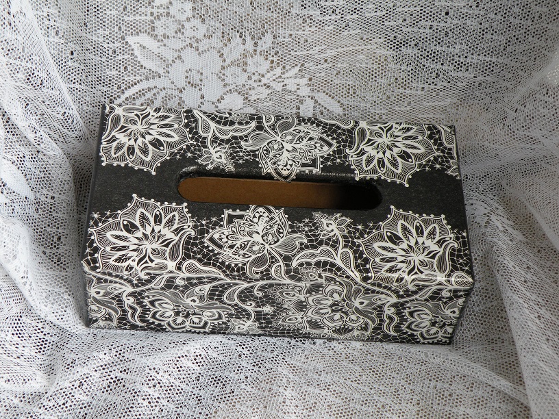 Krabička na kapesníky - Černobílá krajkou