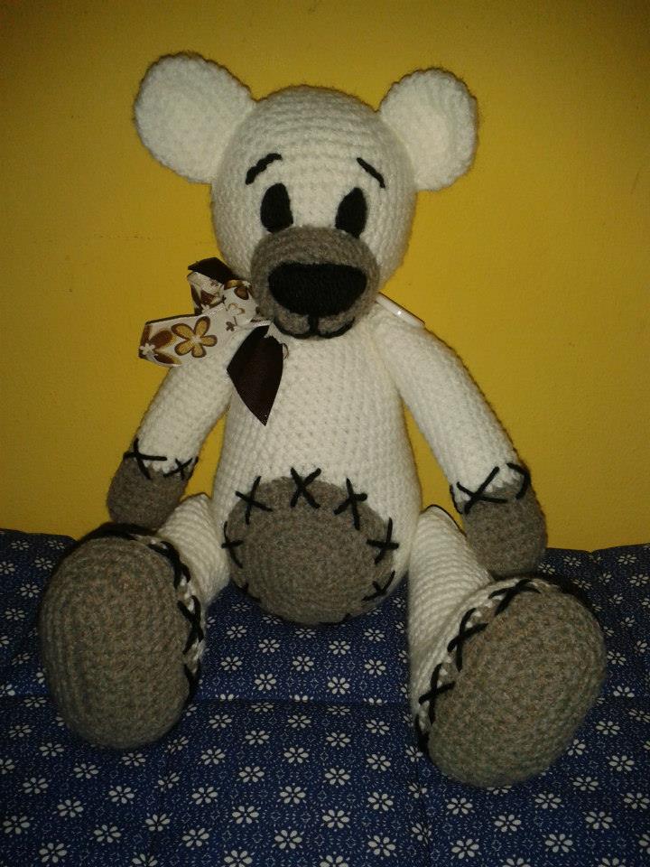 Háčkovaný medvídek Bělásek