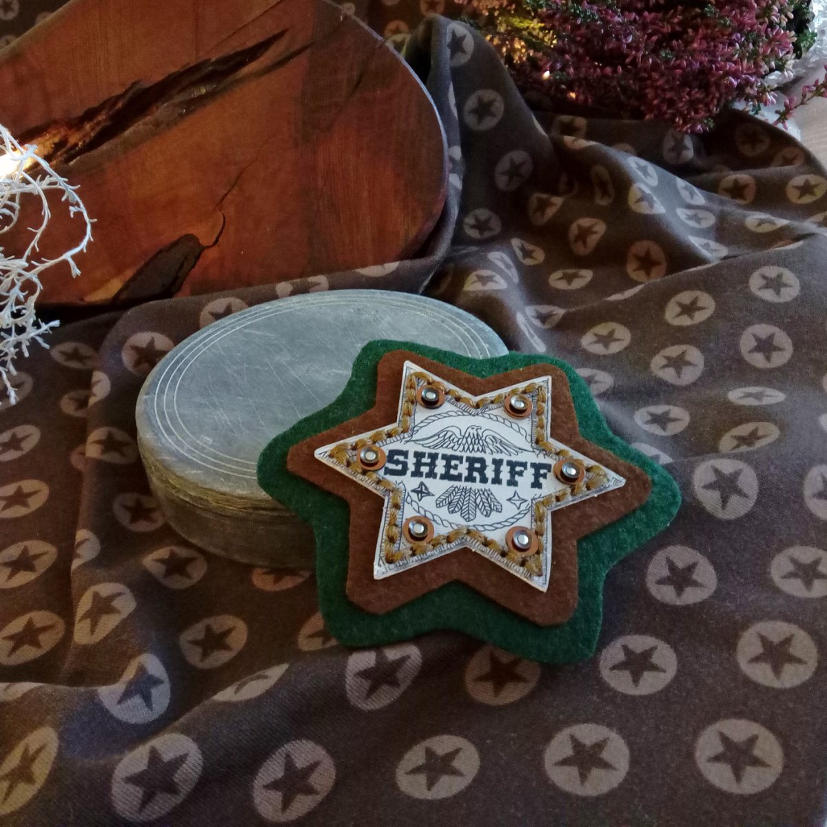 šerifská hvězda, brož