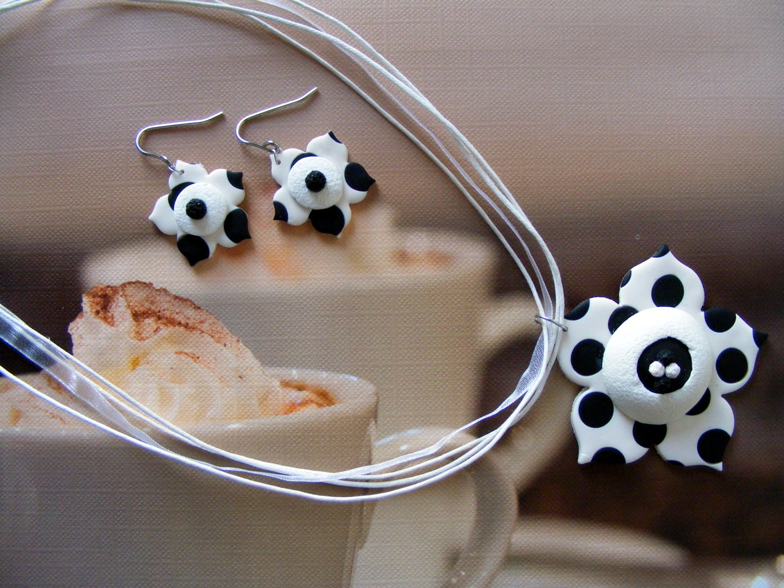 Fimo sada - ....a zase ty puntíky....