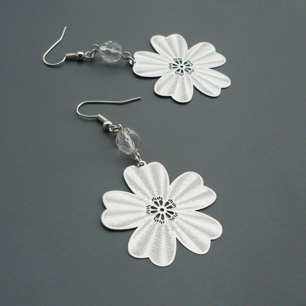 Stříbrné květiny - lehoučké náušnice
