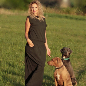 Tmavěšedé dlouhé šaty