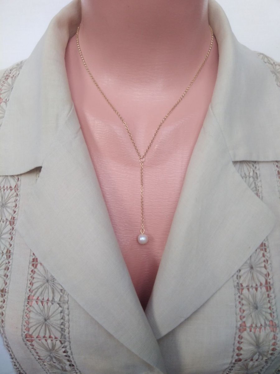 Náhrdelník z pozláteného striebra v tvare Y s riečnou perlou