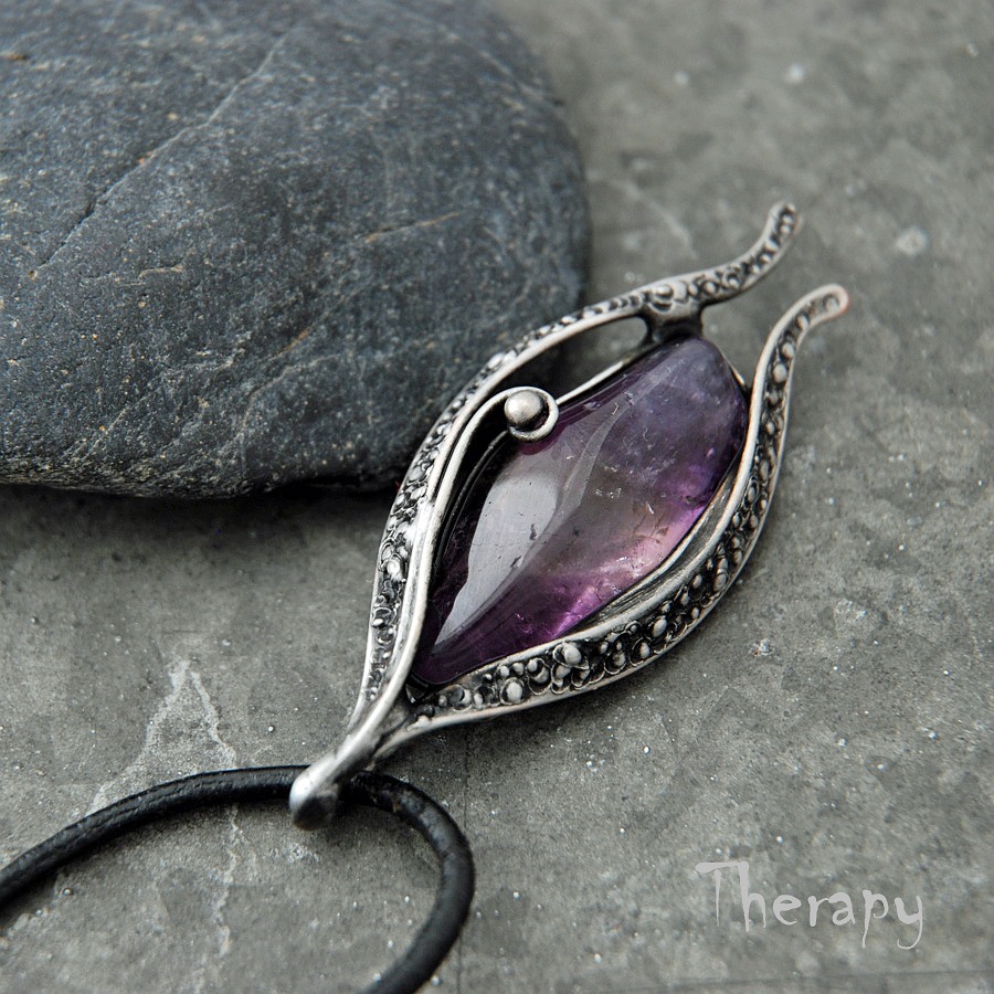 Poupátko s ametrínem