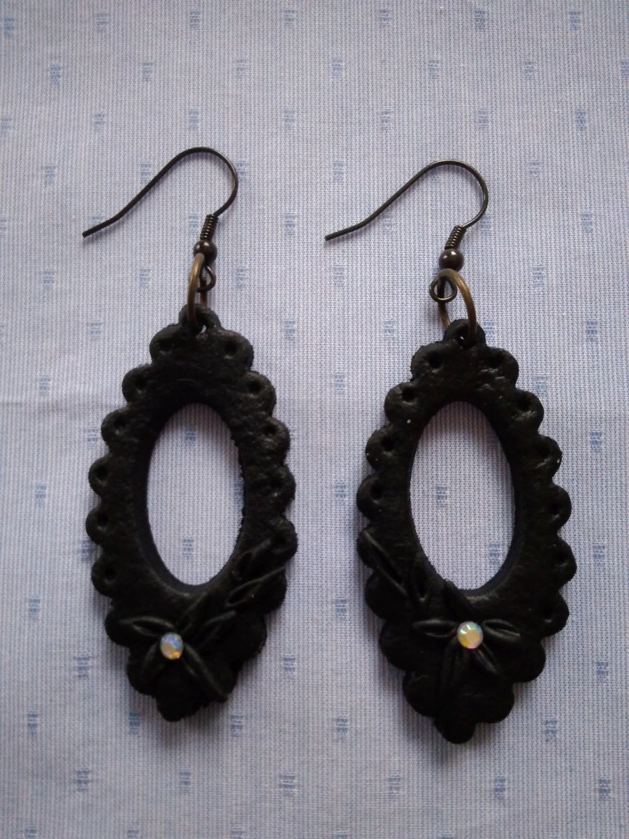 Náušnice černé elegantní