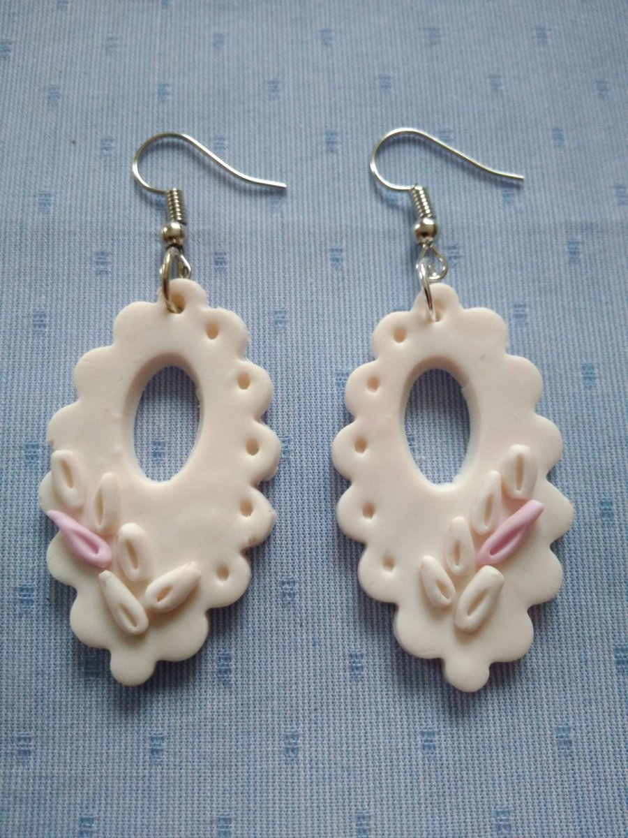 Náušnice bílé s lístky