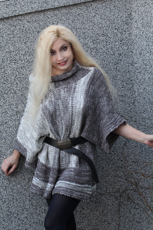 Originální svetro-šaty 