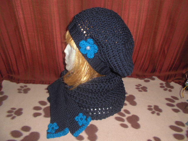 Baret háčkovaný tmavě modrý