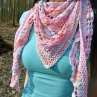 Háčkovaný šátek růžové snění